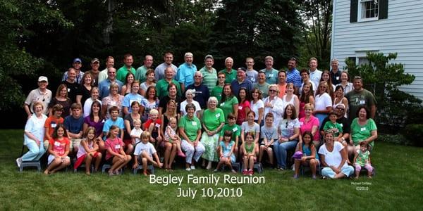 Specializing in LARGE Family Portraits & Reunions.