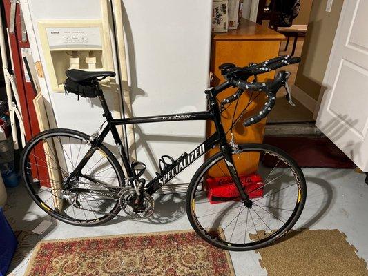 Specialized carbon fiber roubaix  comp