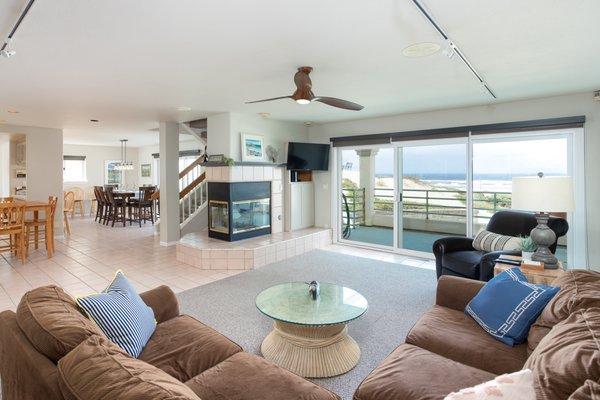 Pet friendly vacation rentals in Pismo Beach CA | 1258 Strand Way- Living Room, Dining Room