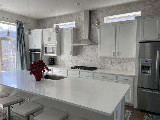 Newly painted kitchen cabinets, by  Augusto. Benjamin Moore in Advance finish, Chantilly Lace color, semi-gloss. Love it!