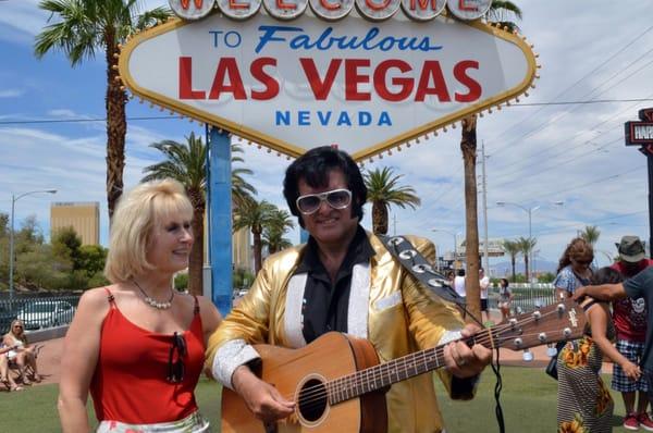 Suzy and Elvis  Viva Las Vegas!!!!