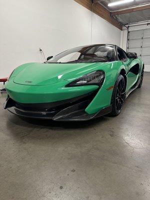 From Black to Gloss Kelly Green on Mclaren 600LT