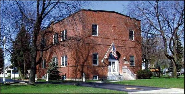 The Minooka Branch of the Three Rivers Public Library District, formerly a Masonic Temple.