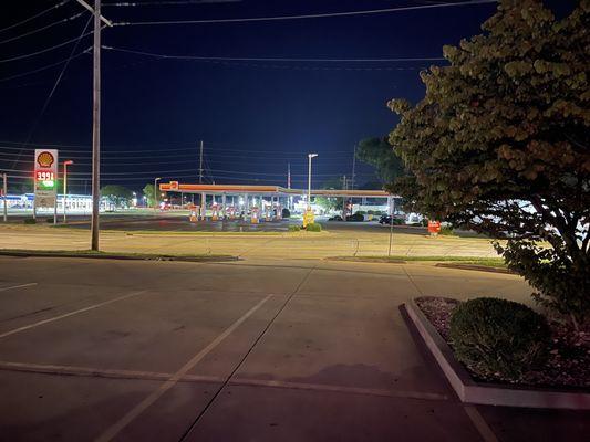 Shell Station in O'Fallon, IL is closed at 4:00 the morning of September 14th, 2023. It is listed to be opened 24/7.