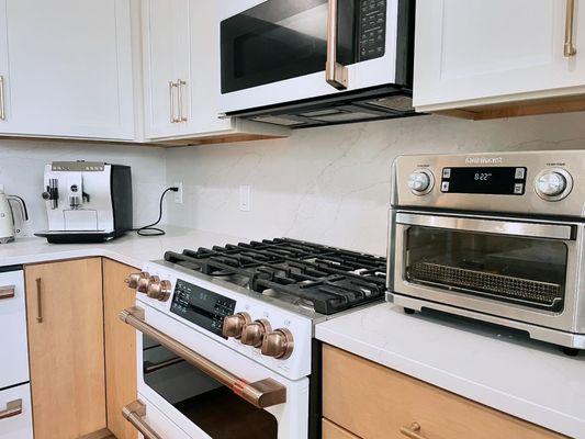 A modern look with backsplash to the cabinets.