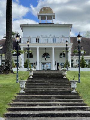 Entry to the restaurant.