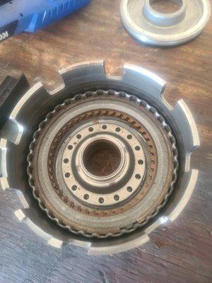 2004 GM  4L60E reverse input drum clutch housing