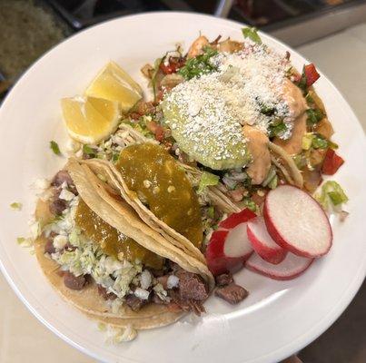 Tacos de cabeza, camarón y salmón