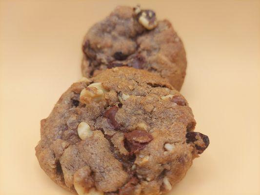 Oatmeal deluxe. Raisins, choc chips, PB chips, walnuts,