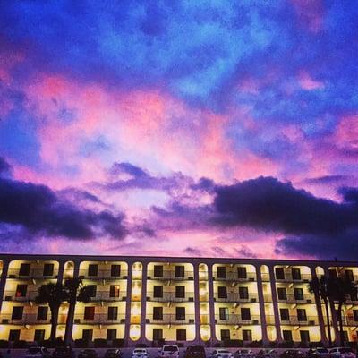 A morning sky at Beachers Lodge Oceanfront Suites