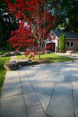 Pattern-cut bluestone terrace