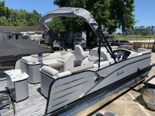 Avalon 23 Catalina quad lounger rear view