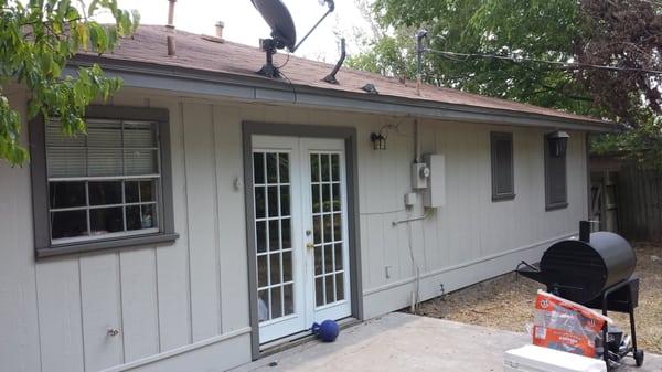 Siding Repair and Repaint house