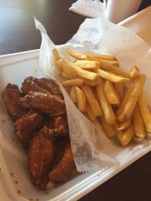 Teriyaki-lemon pepper wings and fries with they're seasoning! Muy delicioso!