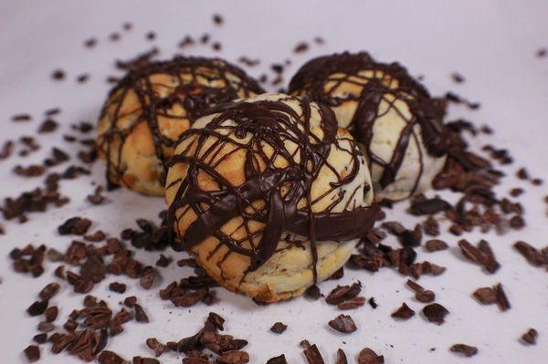 Chocolate? We have it! You traditional cannoli flavors all wrapped up in this soft centered cookie.