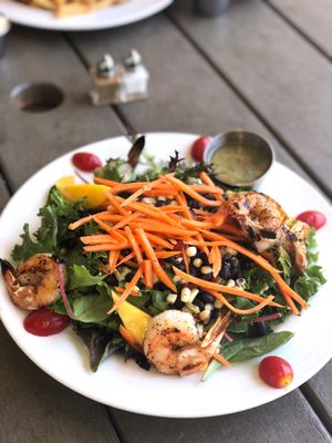 Grilled shrimp & mango salad