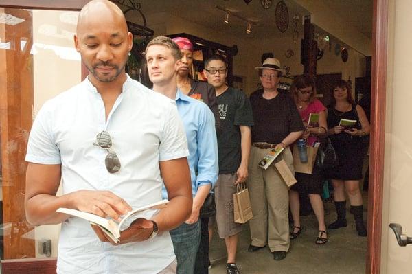 Book signing line for "Confessions"