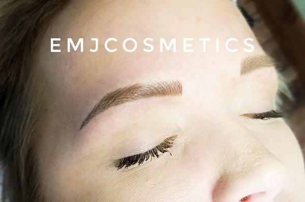 Perfectly shaped microbladed and shaded combo brows! It's all about those strokes!