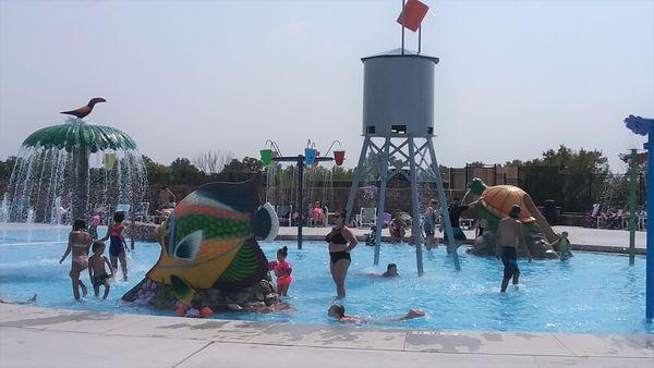 Kiddie spray pool with mini slides