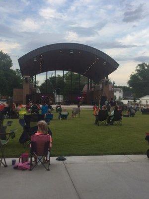 Band shell