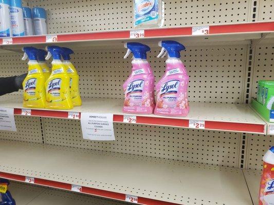 Although it's not fully stocked due to the pandemic.....the items they dis have was neatly on the shelves.