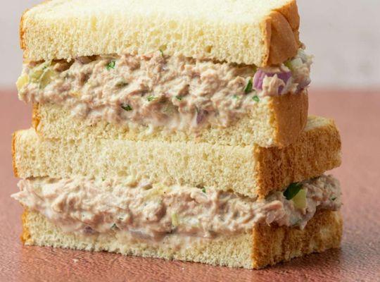 Temple Tuna sandwich comes with sides or a bag of potato chips