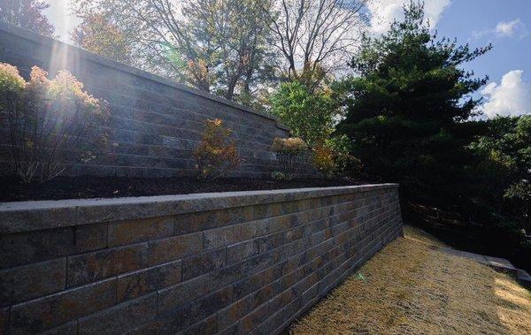 Northwest blend stone retention wall