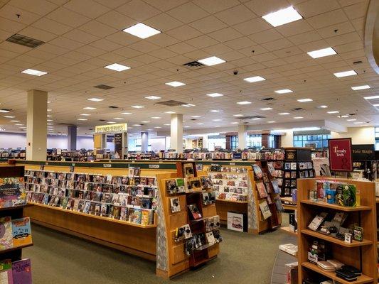 Inside Barnes and Noble Lansing Mall