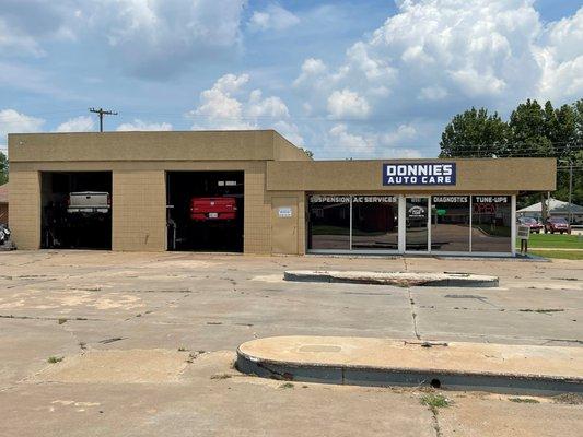 Donnie's Auto Care, front of business.