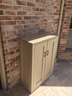 Outdoor hose cabinet