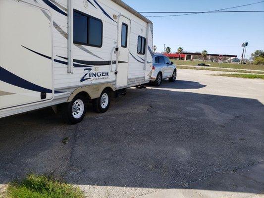 Outside kitchen, big awning . Towing with VW Tourig TDI