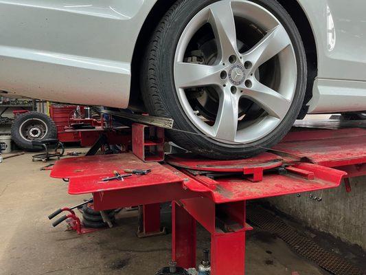 Rigging to check rear wheel alignment