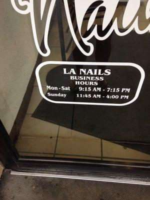 La nails hours