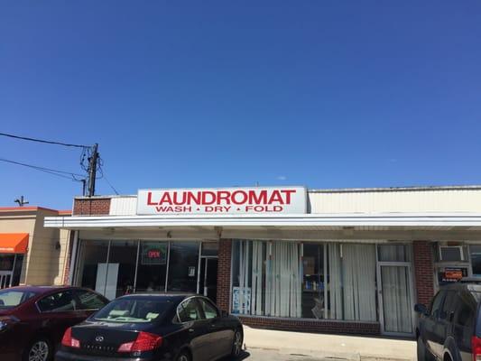 Lucky Main Laundromat