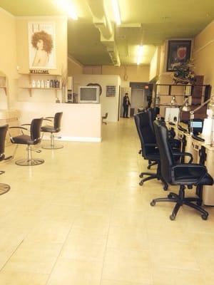 Huge salon and space (however, tv has been upgraded to a flat screen)