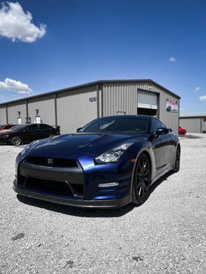 Nissan GTR in for wing installation