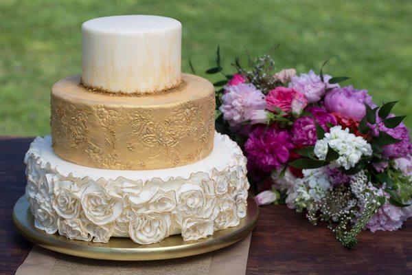 White & Gold Wedding Cake