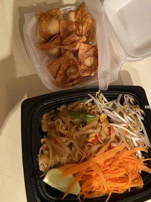 Chicken pad Thai + wontons