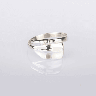 This unique women ring starts with large Strokeside Cleaver Oar from the outer side and finishes with a gently rounded handle.