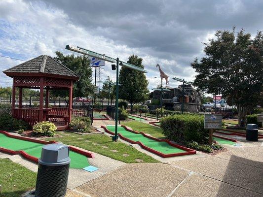 Miniature golf