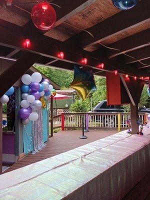 From the "DJs view", perfect area for an easy, beautiful photo booth !