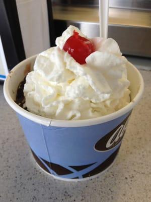 Hot fudge sundae