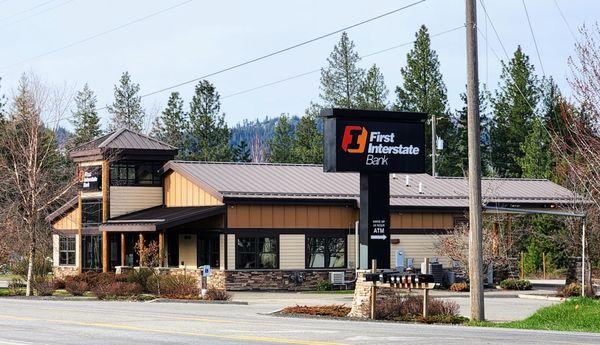 Exterior image of First Interstate Bank in Spirit Lake, ID.