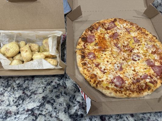 Parmesan Bites & 14"NY Style Pizza w/extra cheese, ham & pineapple