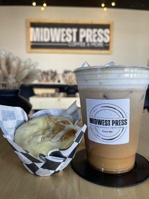 Banana cream cheese muffin , iced caramel pecan latte with vanilla sweet foam!