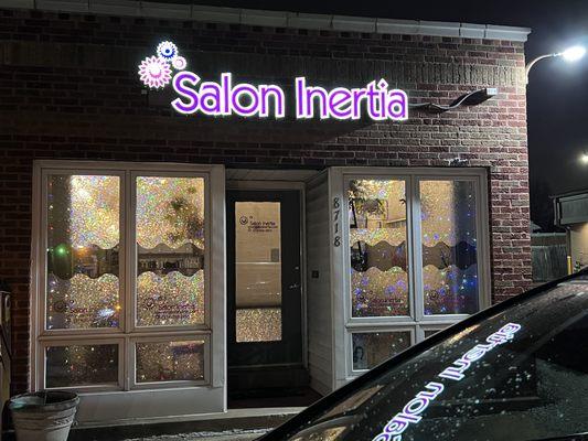 Salon Inertia