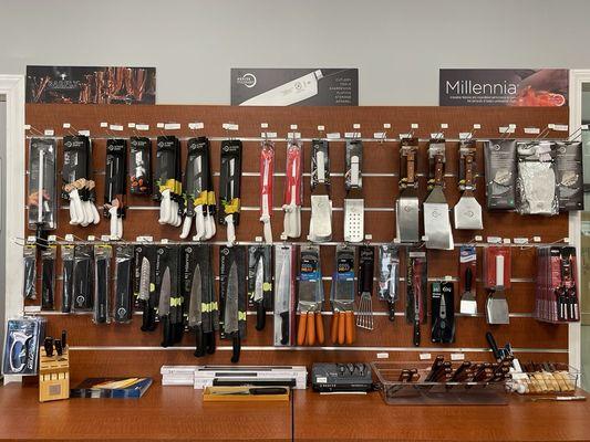 Cutlery, tuners, spatulas.