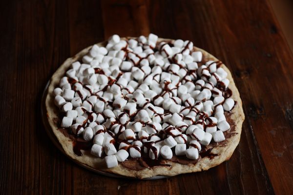 S'mores pizza