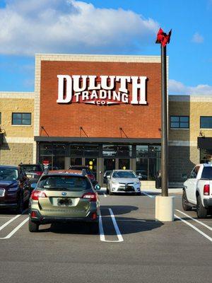 The entrance to Duluth Trading Co. From the parking lot.