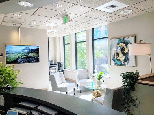 Relaxing patient lounge with a full beverage bar and aromatherapy prior to your appointment.